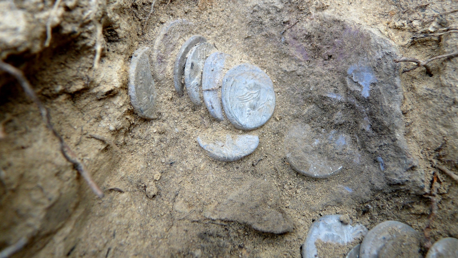 2 000 year old Hoard Of Roman Coins May Have Been Hidden By A Soldier During A Bloody Civil War In Italy Live Science