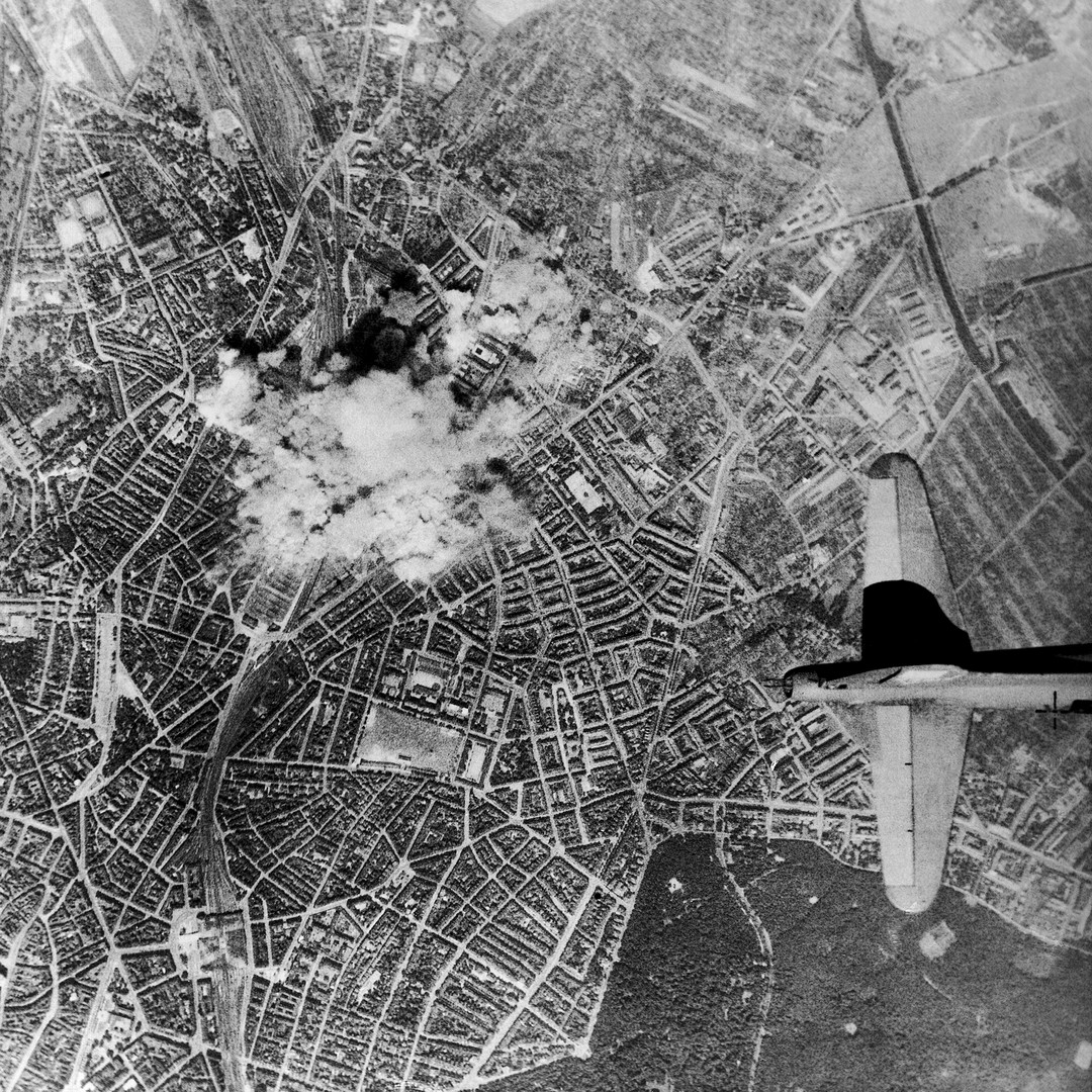 50 000 Evacuate Hanover After Unexploded WWII Bombs Are Found The Atlantic