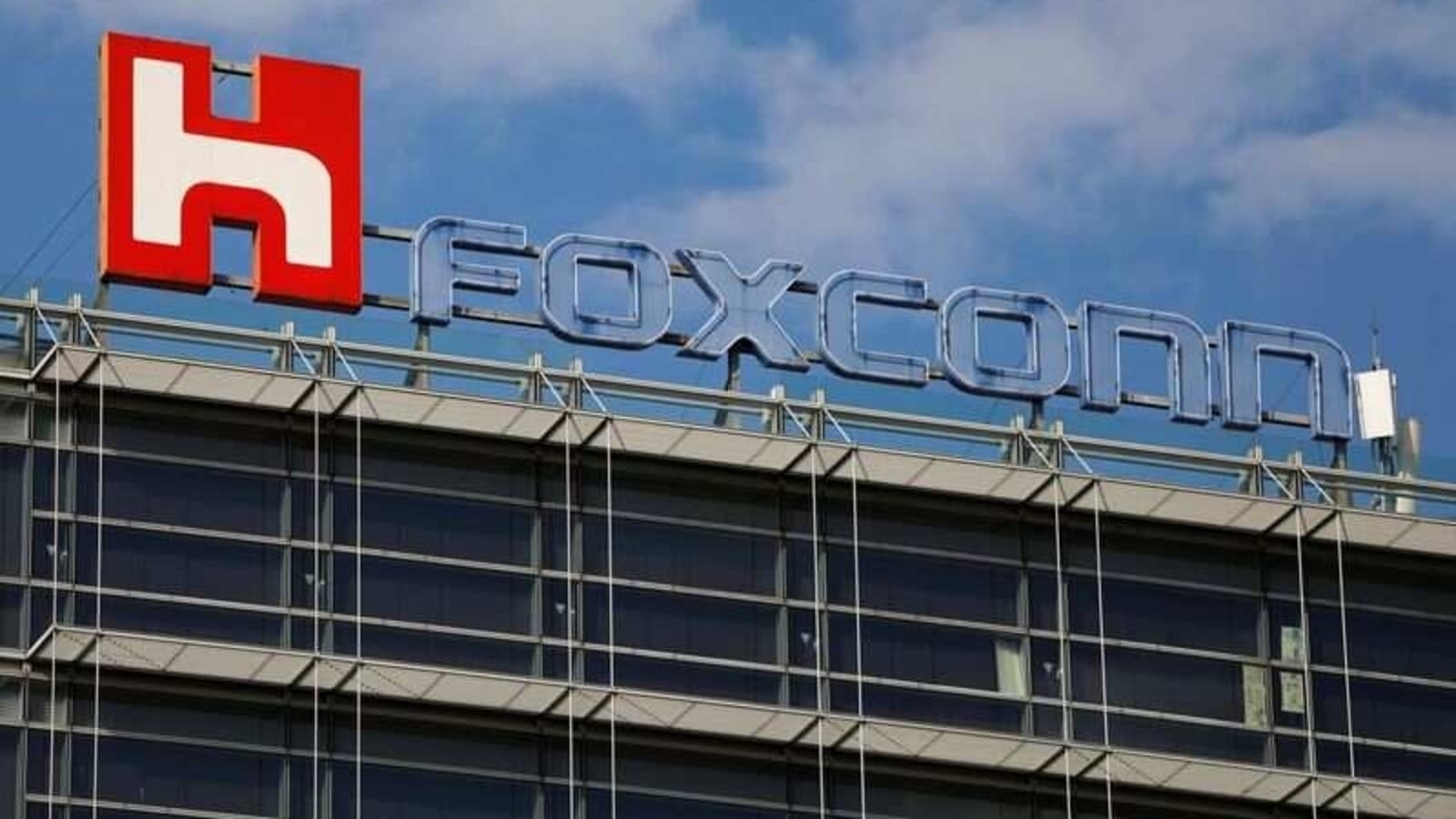 A Foxconn Tesla Taiwan Tech Giant Targets 5 Of EV Manufacturing By 2025 Tech News HT Tech 