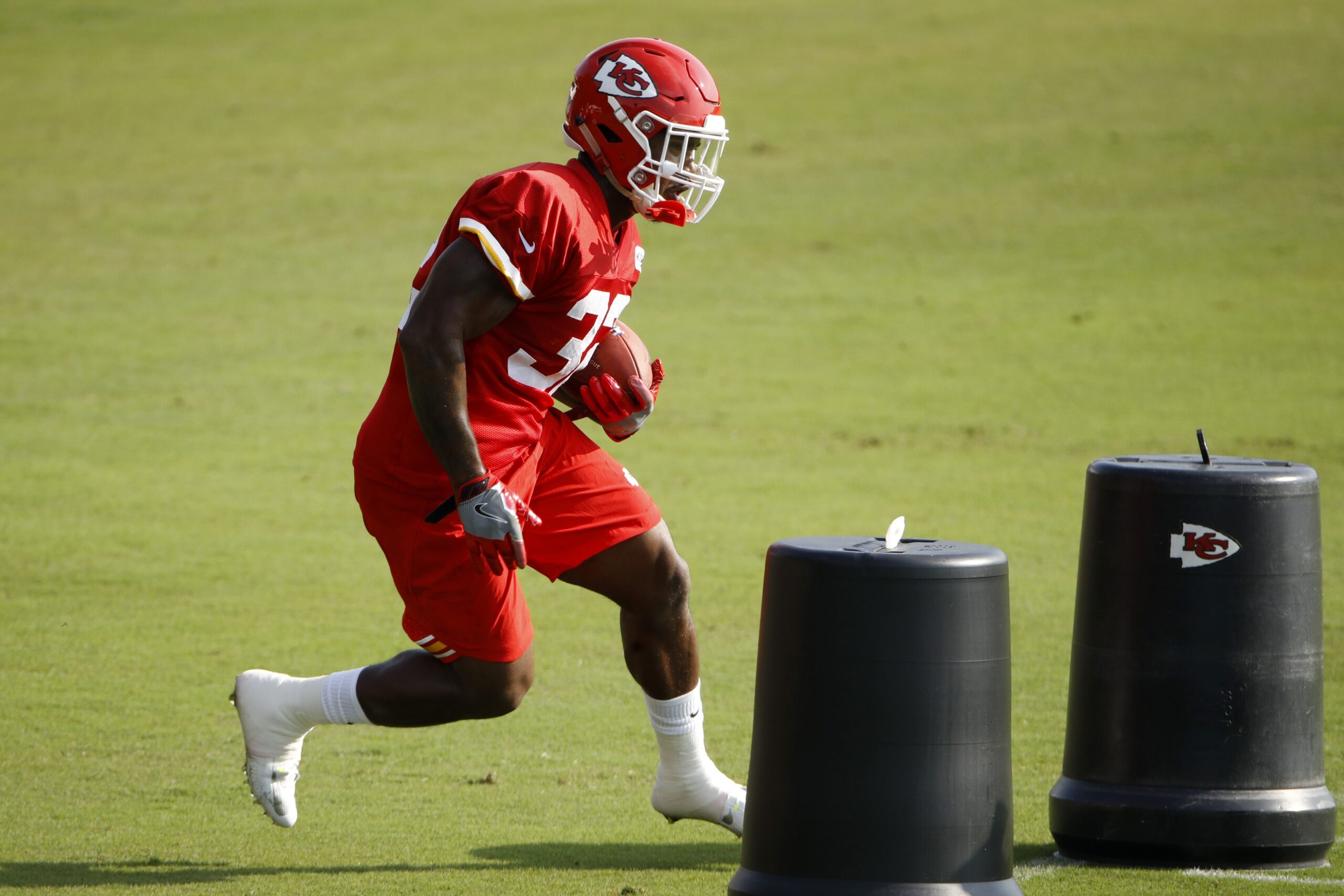 Chiefs Day 1 Update LB Dee Ford Healthy And Rarin To Go Injury Updates On Morse Ware The Athletic
