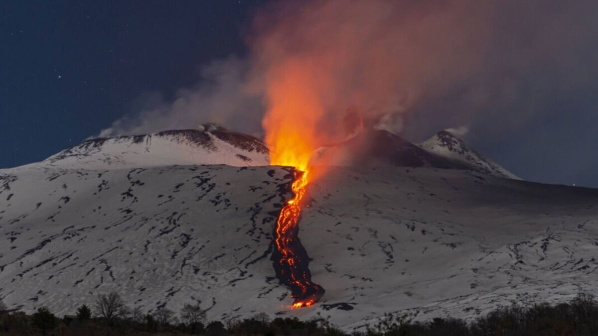 Etna Eruption Insane Moment Daredevils Ski Down Volcano Between Snow And Fire World News Express co uk