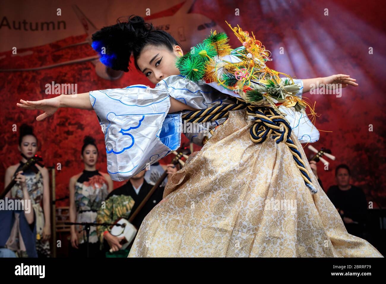 Female Japanese Performer In Kimono At Japan Matsuri Festival With Traditional Dance Japanese Costumes And Performances On Trafalgar Square London Stock Photo Alamy