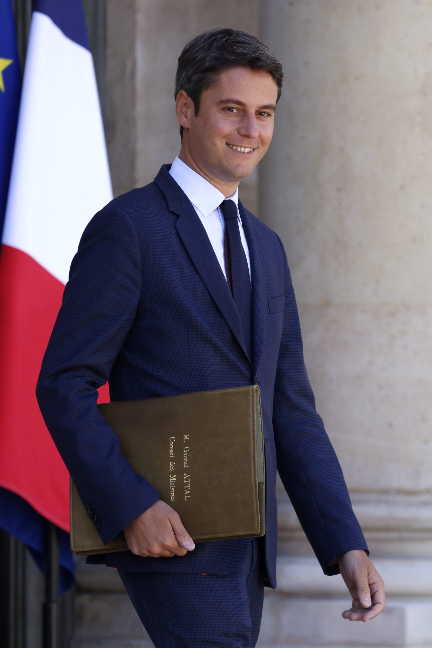 French President Accepts Prime Minister s Resignation But Keeps Him As Head Of Caretaker Government The Boston Globe