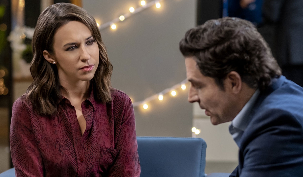 Lacey Chabert In Hallmark s Crossword Mysteries Terminal Descent